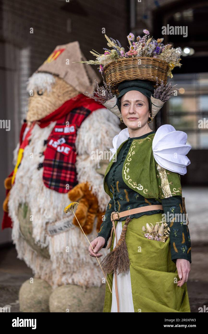 Edinburgh, Vereinigtes Königreich. 10. Mai 2023 abgebildet: L bis R Eine Auswahl an Kostümen (Charakter zuerst und Designer Zweiter) Orinioco (Biz Sutton) und Inkdeath (Yarrow Frost). Magische Kostüme, inspiriert von den Wombles, der Film Chicken Run und ein Stephen King Roman gehören zu den Kreationen, die von Studenten des Edinburgh College of Art gezeigt werden. Die Outfits und Darsteller werden am 26. Mai in der Queen's Hall in Edinburgh die Bühne beherrschen und dabei die Kreationen von Studenten enthüllen, die sich mit Performance Costume beschäftigen. Kredit: Rich Dyson/Alamy Live News Stockfoto