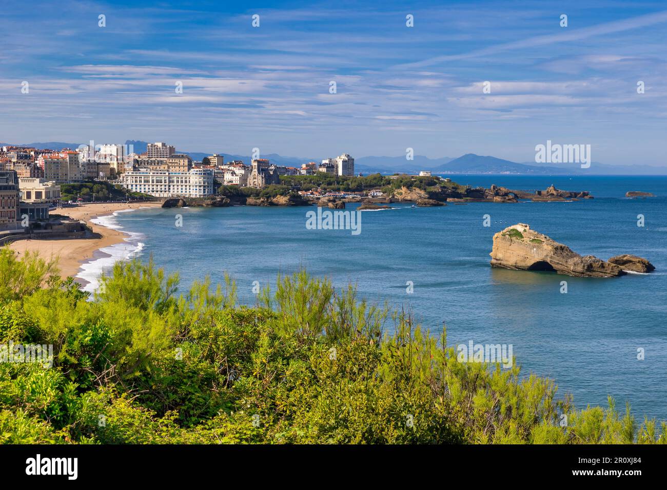 La Grande Plage et la Plage Miramar in Biarritz, französisches Baskenland, Pyrénées-Atlantiques, Frankreich Stockfoto