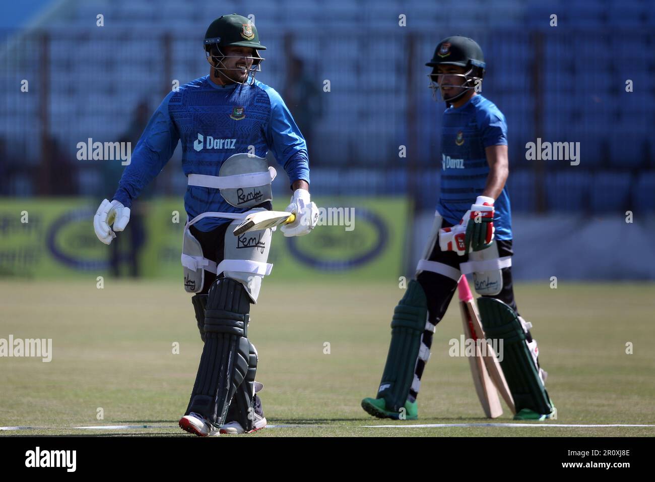 Bangladeschische Cricketspieler Yasir Ali (L) und Afif Hossain (R) während der Bangladesch National Cricket Team nehmen an der Übungssitzung vor ihrem dritten OD Teil Stockfoto