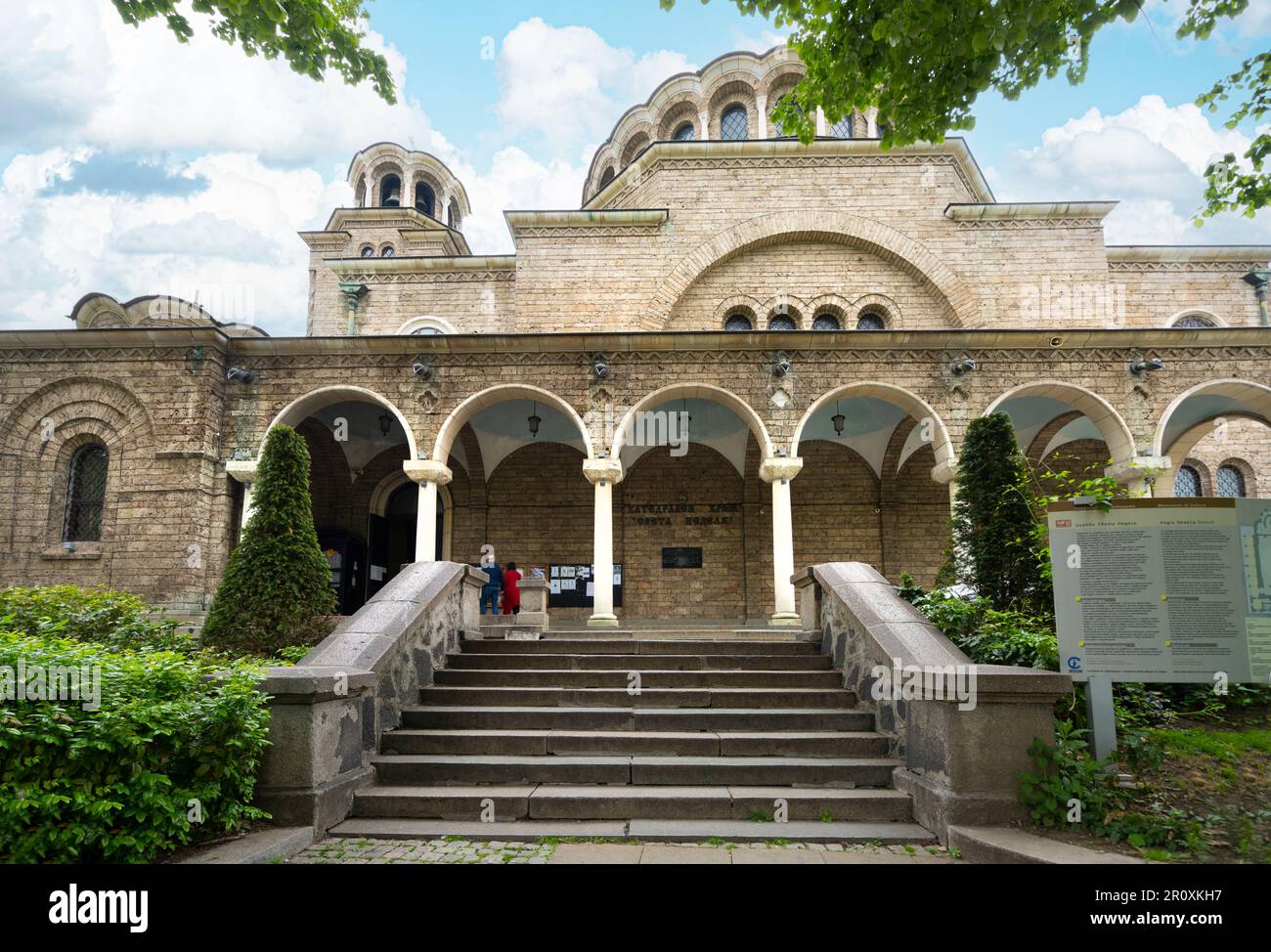 Sofia, Bulgarien. Mai 2023. Außenansicht der orthodoxen Kathedrale von Saint Domenica im Stadtzentrum Stockfoto