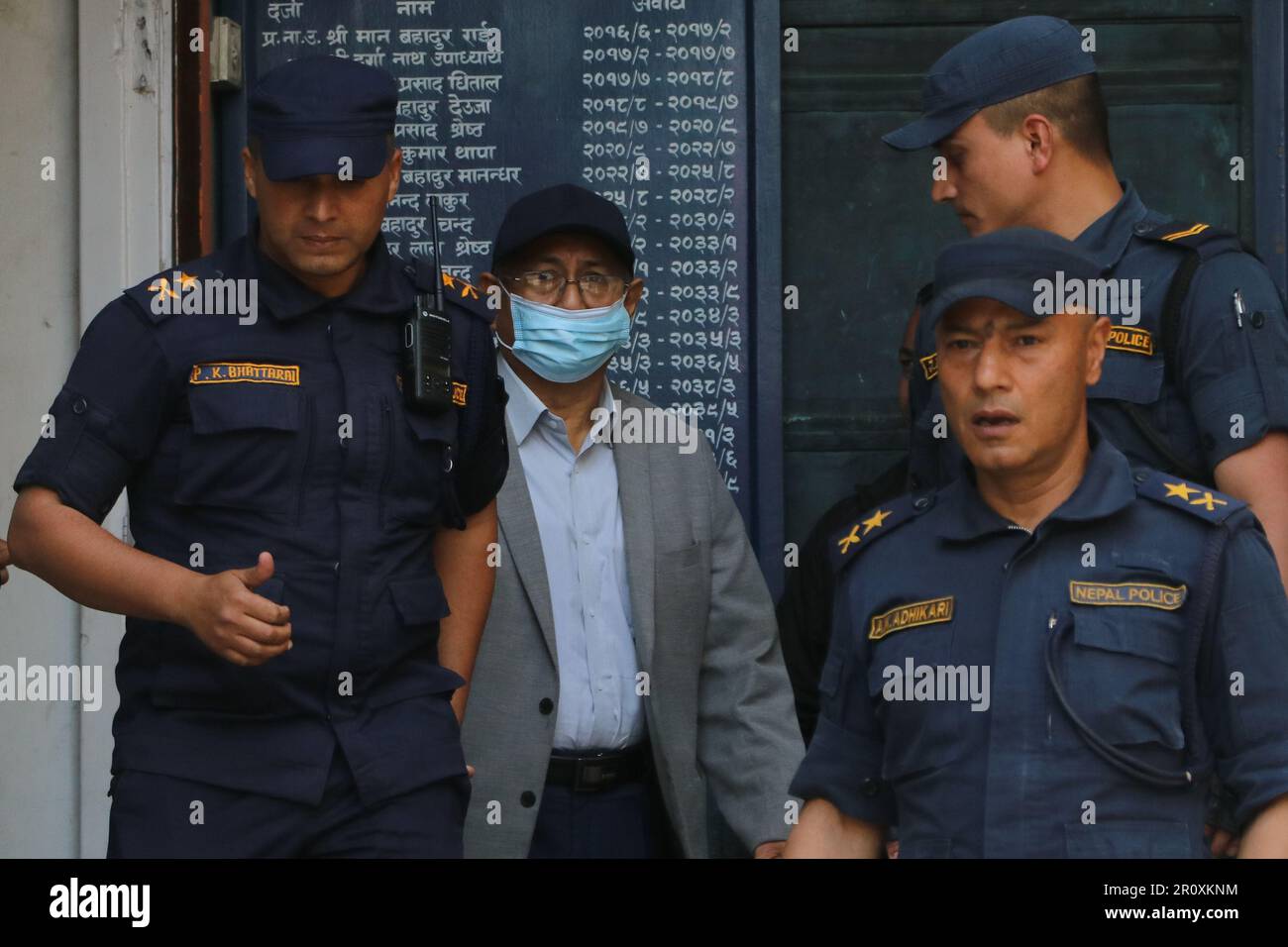 Kathmandu, Nepal. 10. Mai 2023. Am 10. Mai 2023 in Kathmandu, Nepal. polizeibeamte haben den ehemaligen Innenminister Bal Krishna Khand festgenommen, der für den gefälschten bhutanischen Flüchtlingsbetrug verantwortlich war. (Foto: Abhishek Maharjan/Sipa USA) Guthaben: SIPA USA/Alamy Live News Stockfoto