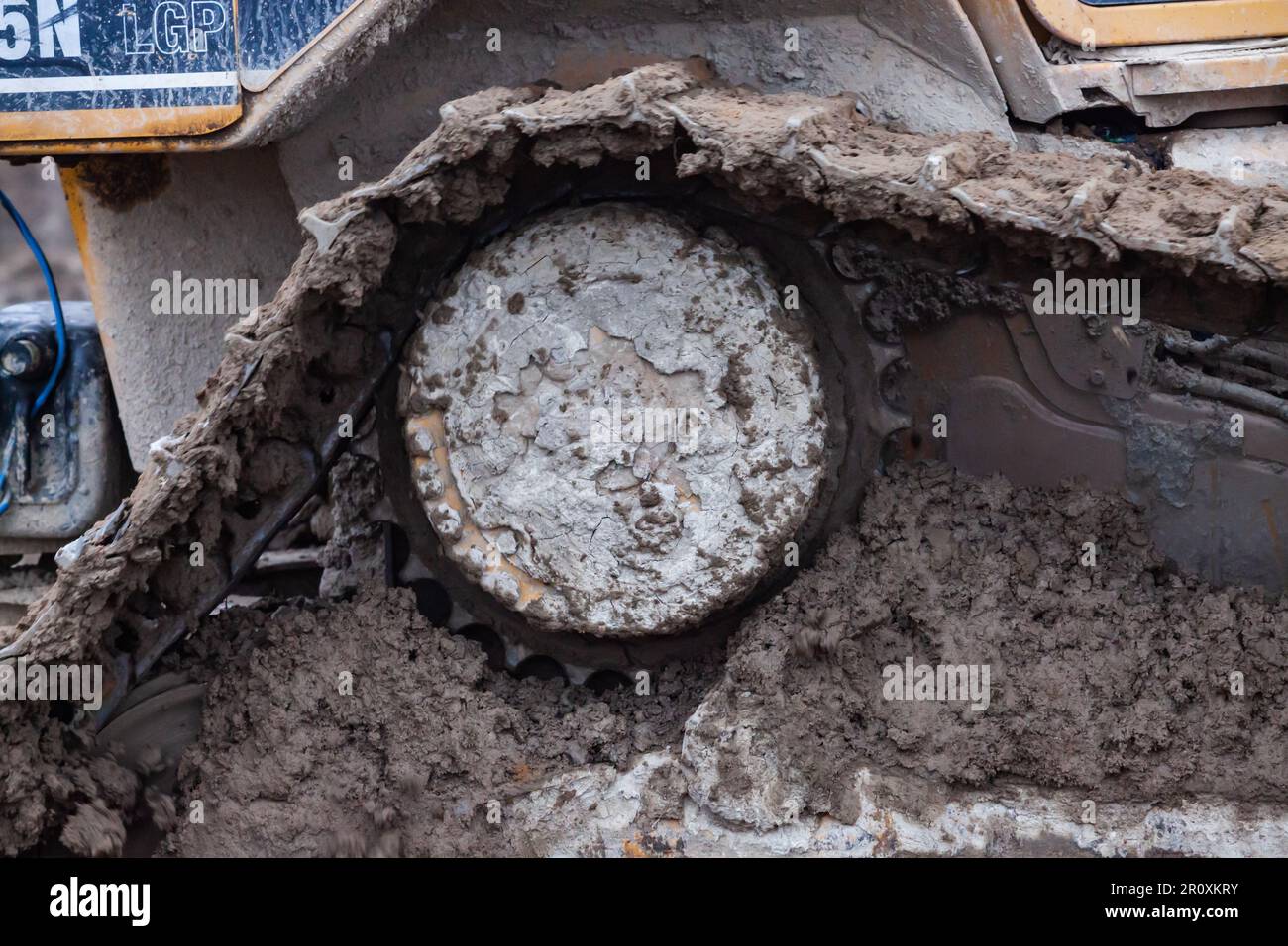Antrieb und Ketten des Dozers verschmutzt Stockfoto