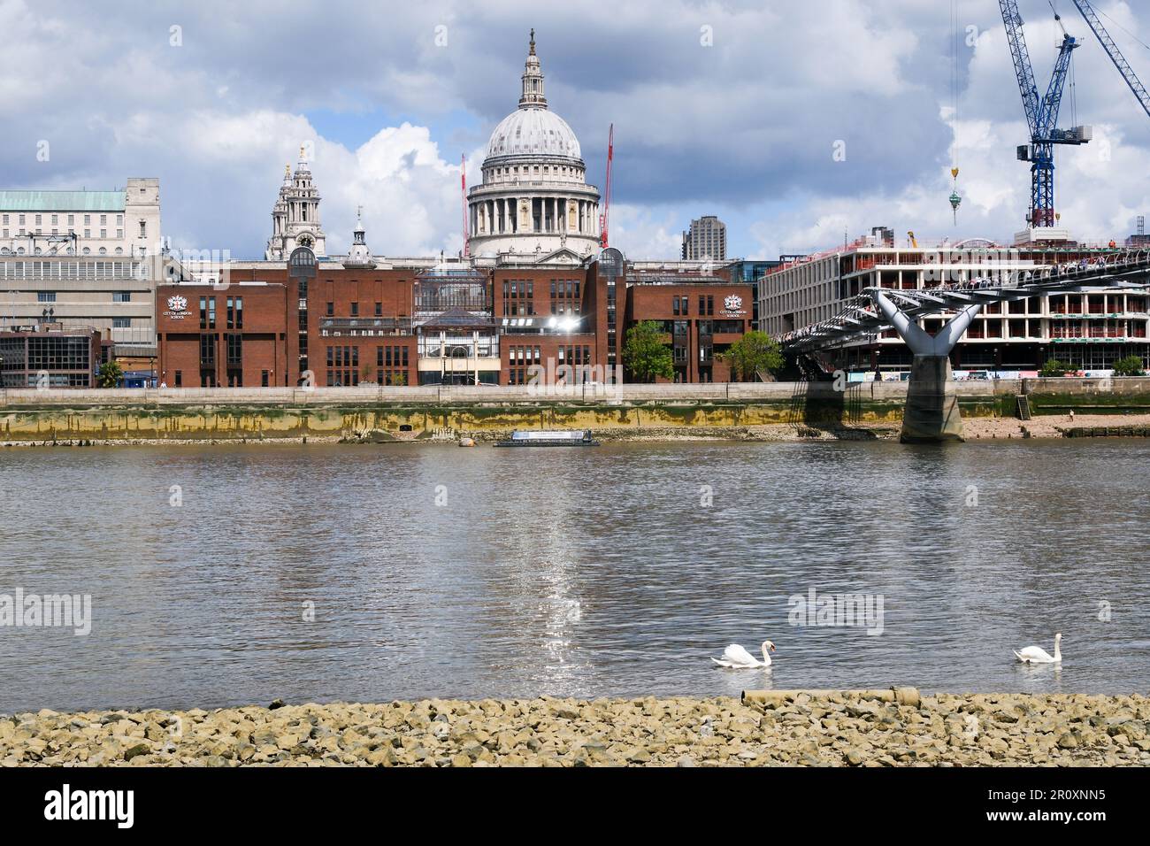 London, Großbritannien. 10. Mai 2023 Wetter im Vereinigten Königreich: Sonnige Zeiten in der Stadt London. Kredit: Matthew Chattle/Alamy Live News Stockfoto