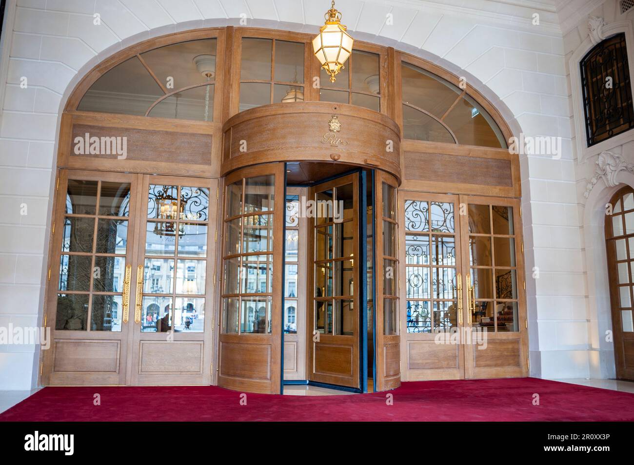 Paris, Frankreich, Hotel Le Ritz, Außenansicht, Luxus Lifestyle, Eingang zum Gebäude Stockfoto