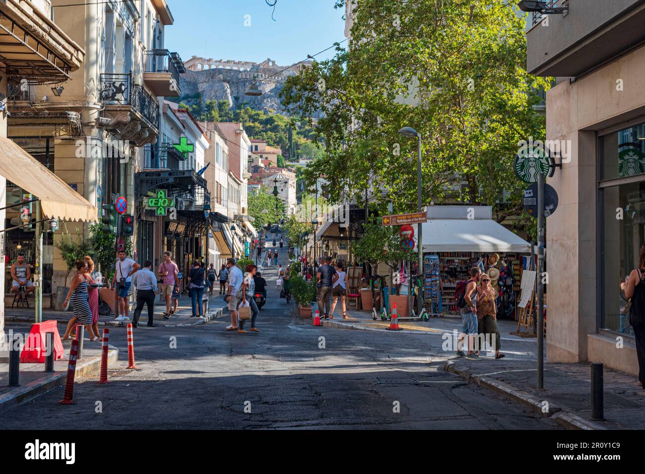Das lebhafte Viertel Monastiraki im historischen Zentrum von Athen Stockfoto