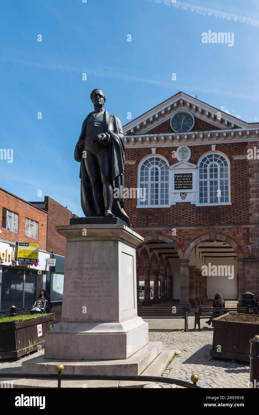 Sir Robert Peel Statue vor dem Tamworth Town Hall in Market Street, Tamworth, Staffordshire Stockfoto