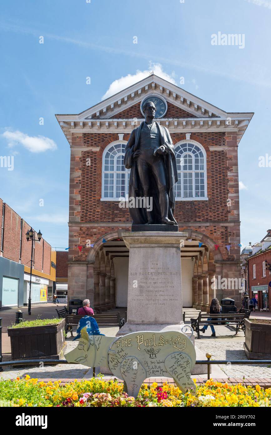 Sir Robert Peel Statue vor dem Tamworth Town Hall in Market Street, Tamworth, Staffordshire Stockfoto