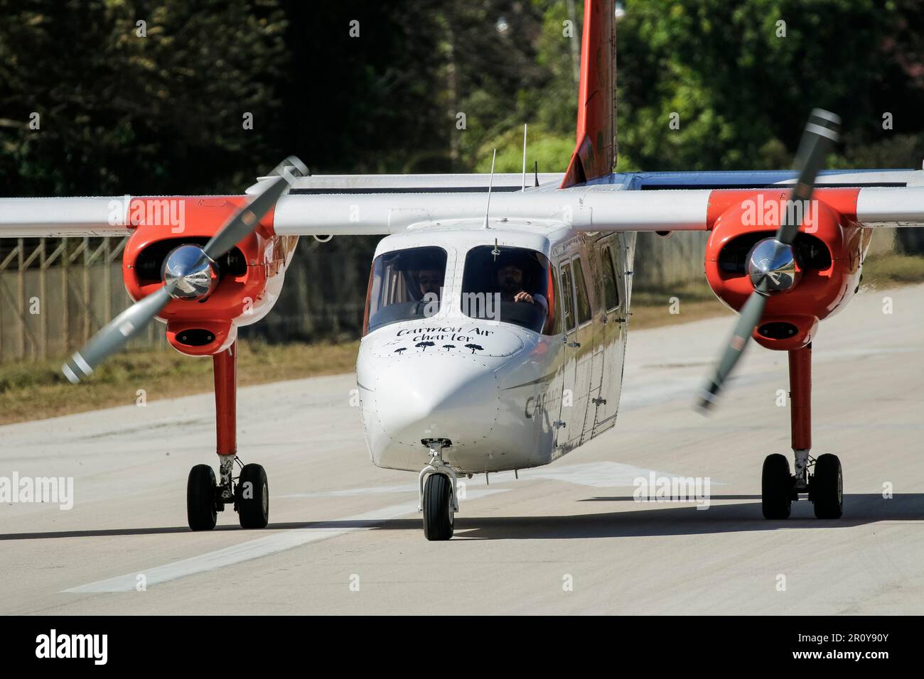 Britten-Norman Islander, betrieben von der Charterfluggesellschaft Carmon Air am Flughafen Nosara, einem beliebten britischen Flugzeug seit den 1960er Jahren. Nosara, Guanacaste, Costa Rica Stockfoto