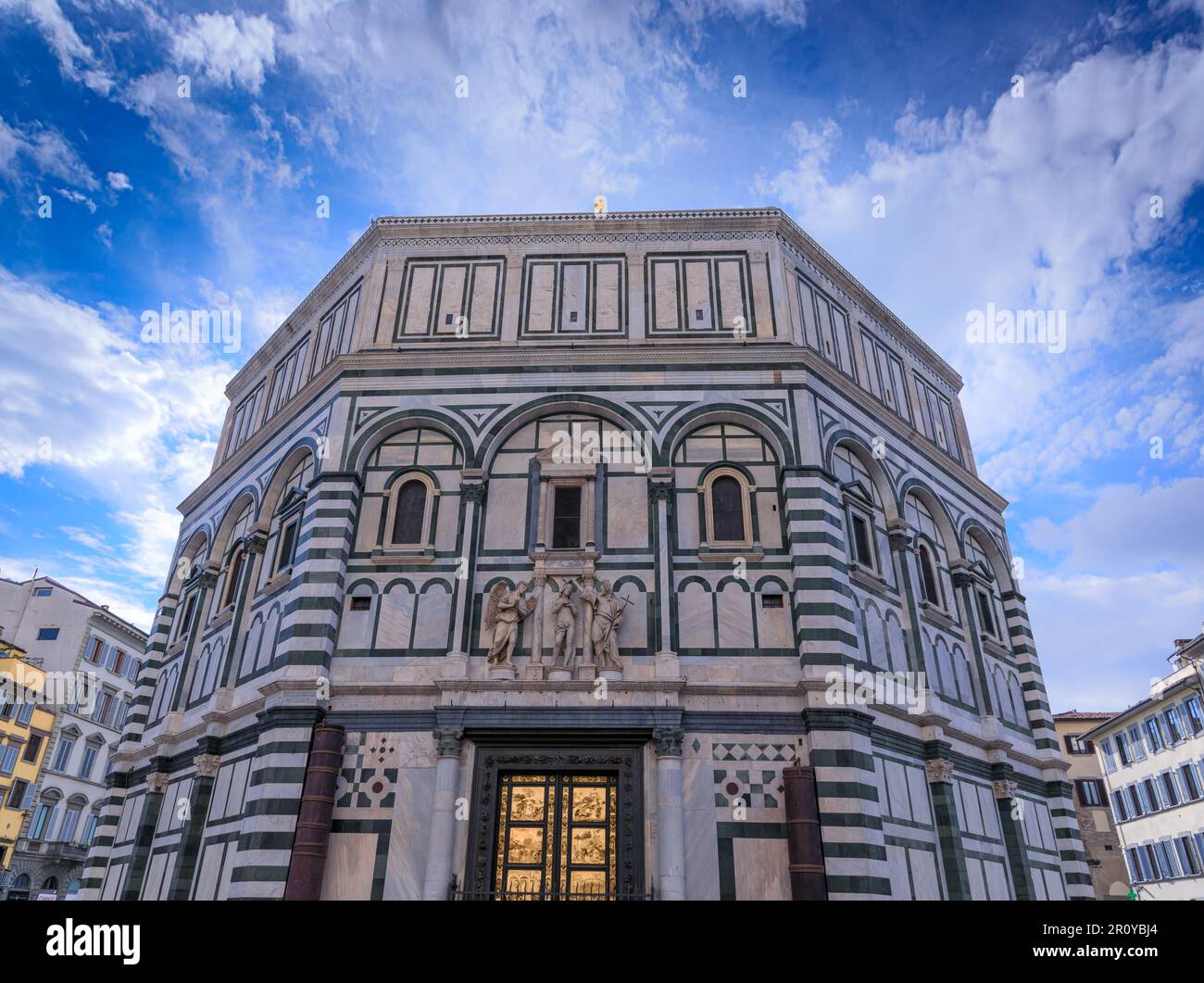 Das Florenzer Baptisterium in Italien. Das Baptisterium des Heiligen Johannes ist eines der ältesten Gebäude in Florenz, erbaut in der Florentiner Romanesk St. Stockfoto