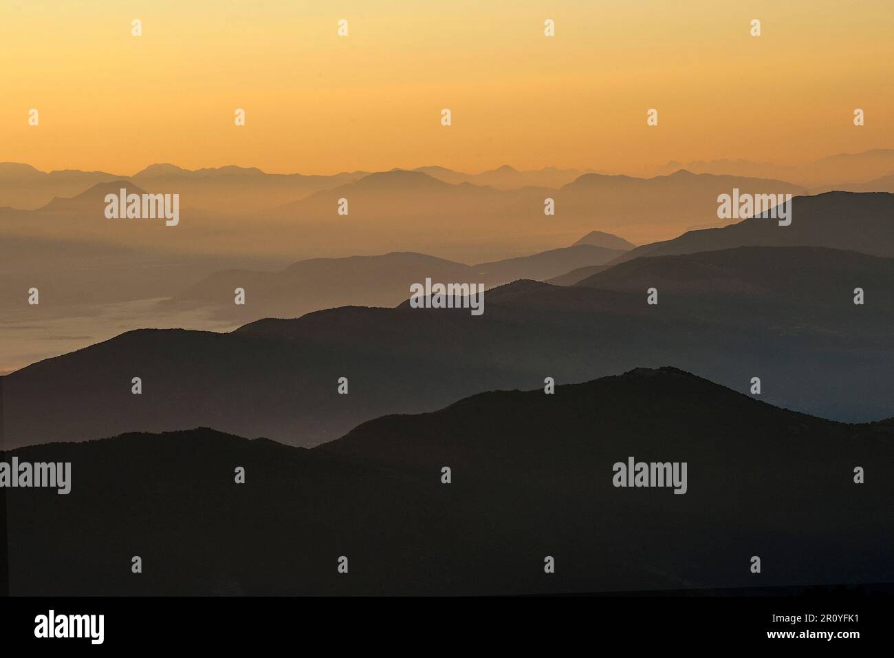 Sonnenaufgang über den Bergen Stockfoto