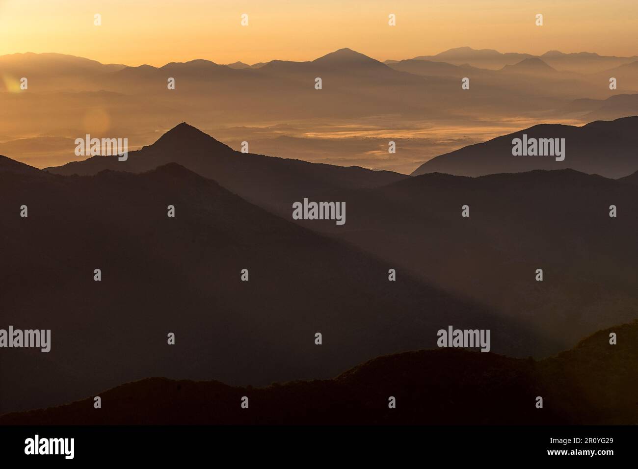 Sonnenaufgang aus den Bergen Stockfoto
