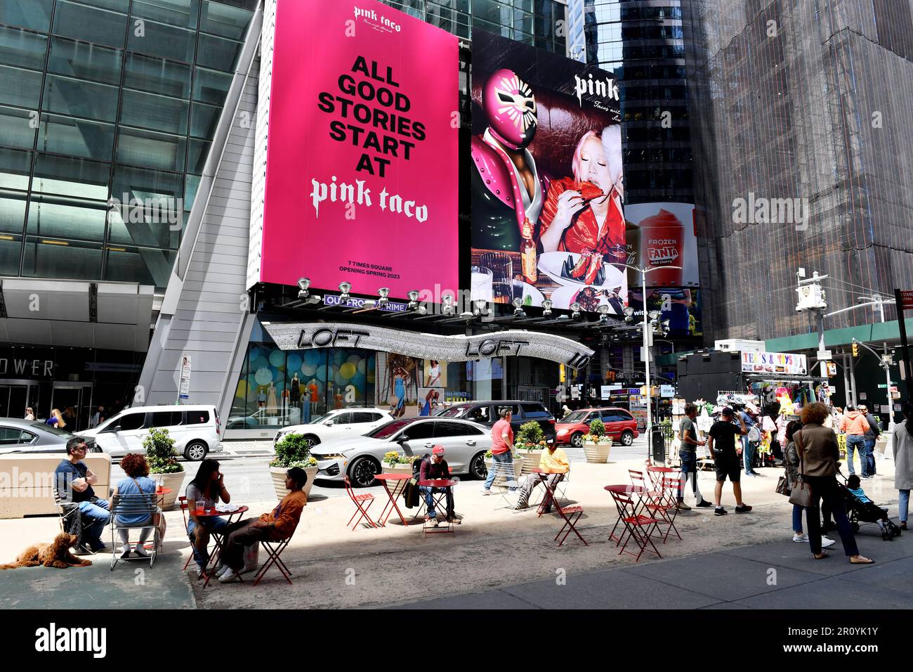 LOFTGESCHÄFT am Times Square - Straßenszene New York City - USA Stockfoto