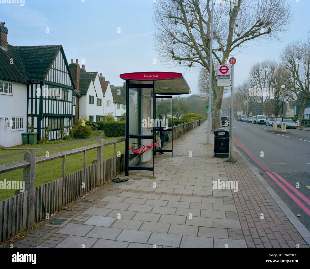 Bushaltestelle auf der Well Hall Road, London, wo Stephen Lawrence, der schwarze britische Teenager, bei einem rassistisch motivierten Angriff ermordet wurde. Stockfoto