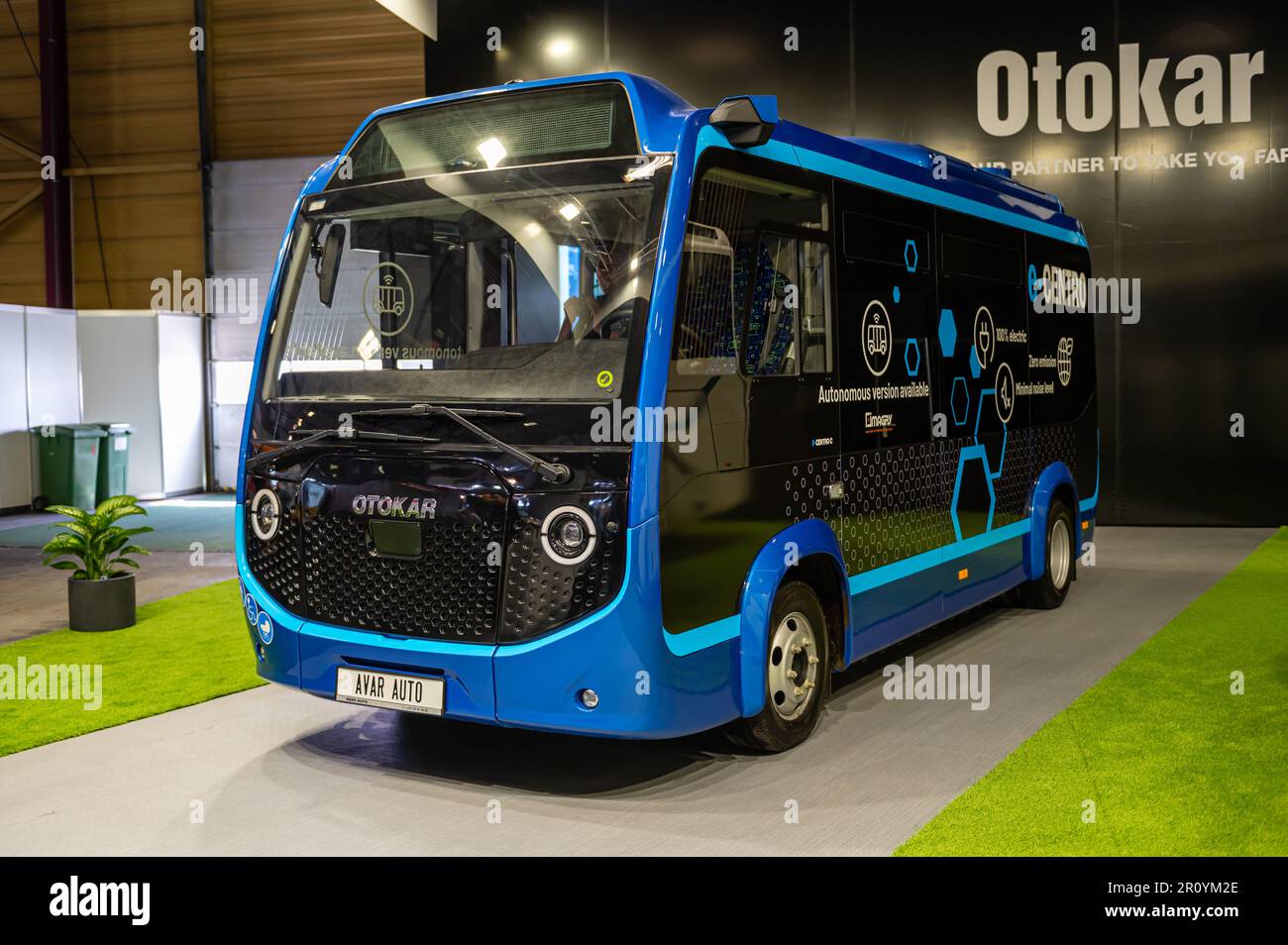 Riga, Lettland, 28. April 2023: E-Bus Otokar e-Centro C auf der Riga Motor Show ausgestellt Stockfoto