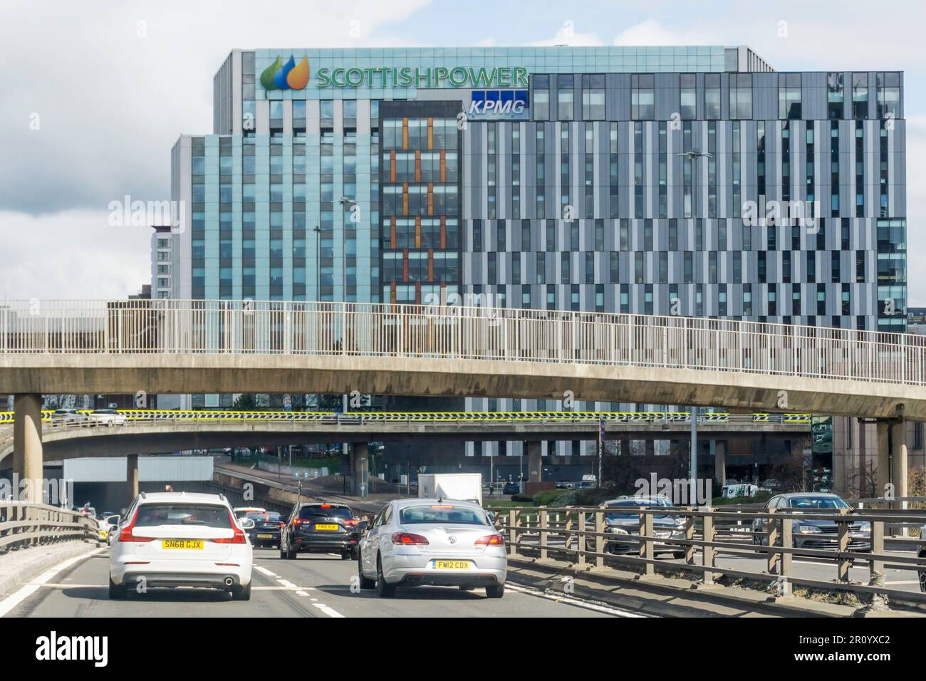 Die Büros von Scottish Power und KPMG neben der Autobahn M8 im Zentrum von Glasgow. Stockfoto