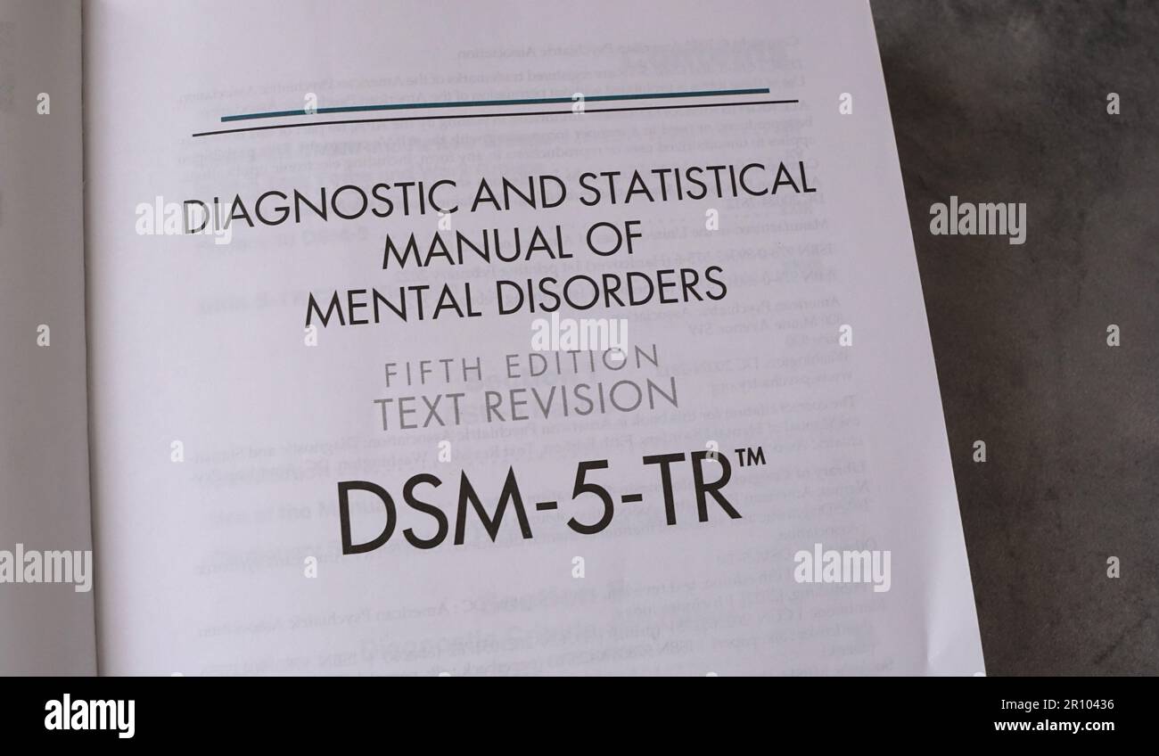 Titelseite von DSM-5-TR, dem Diagnostischen und Statistischen Handbuch psychischer Störungen, veröffentlicht von der American Psychiatric Association. Stockfoto