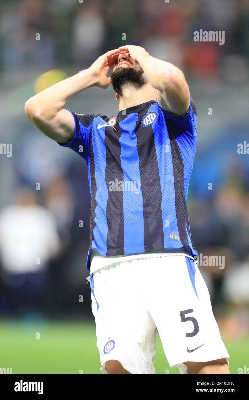 Stadio San Siro, Mailand, Italien, 10. Mai 2023; Champions League Football, Halbfinale, First Leg, AC Mailand gegen Inter Mailand; Roberto Gagliardini Inter Mailands Mittelfeldspieler lässt sich eine gute Chance entgehen Stockfoto