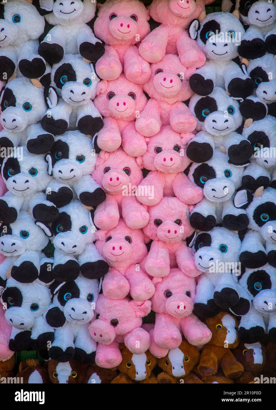 Puppen, die bei einem Coney Island Arcade-Spiel als Preise vergeben werden Stockfoto