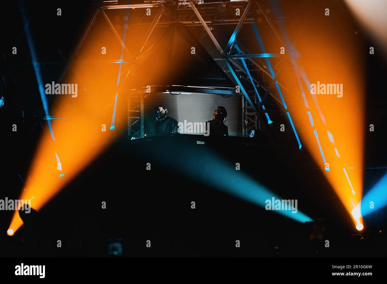 BARCELONA 30. MÄRZ Daft Punk Tribute Band Robot Rock Alive tritt auf der Bühne des Let