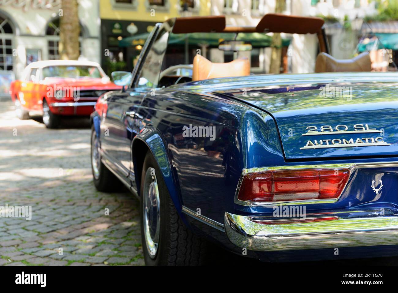 Mercedes 280 SL, Oldtimer, Cabrio, offen, oben, Kempen, Altstadt, Nordrhein-Westfalen, Nordrhein-Westfalen, Deutschland Stockfoto