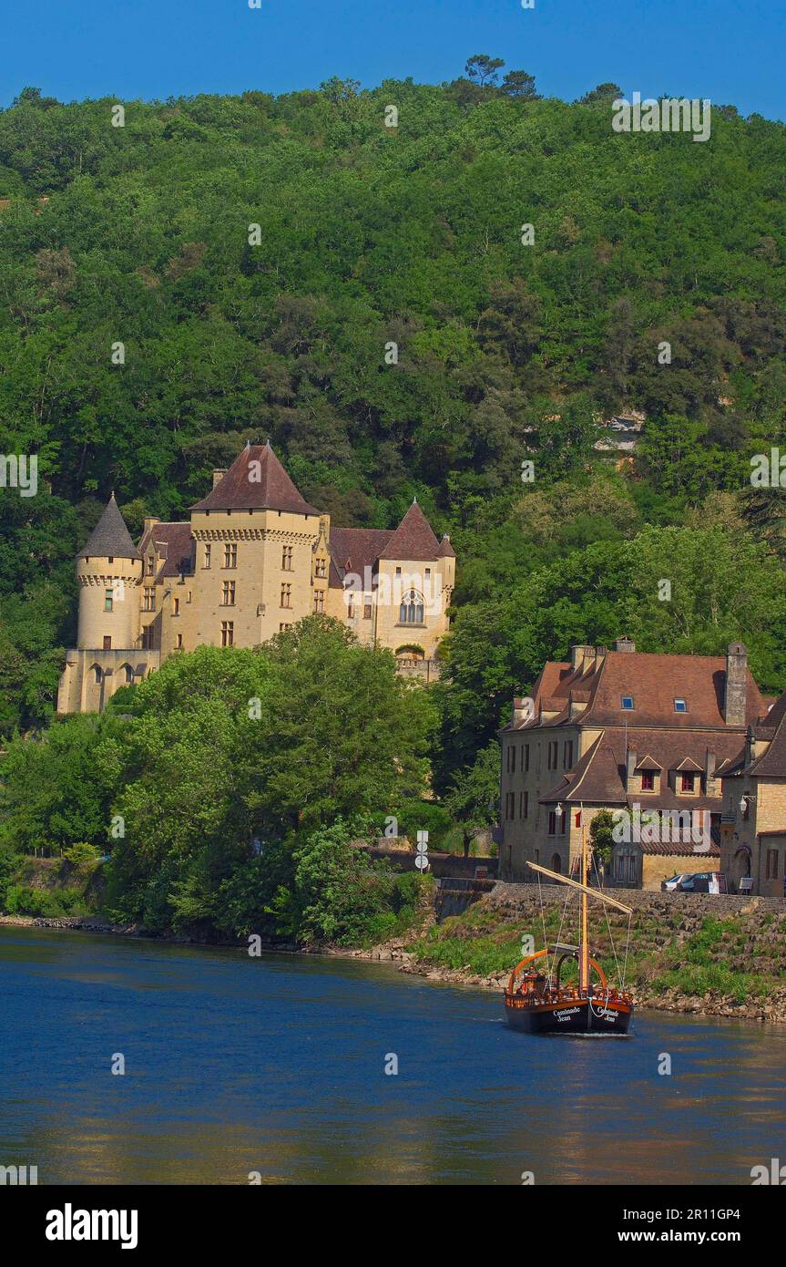 La Roque Gageac, Schloss Malartrie, Perigord, Dordogne, Dordogne, Touristenboot, Gabare-Boot, Tourboote, Dordogne-Tal, Perigord Noir Stockfoto