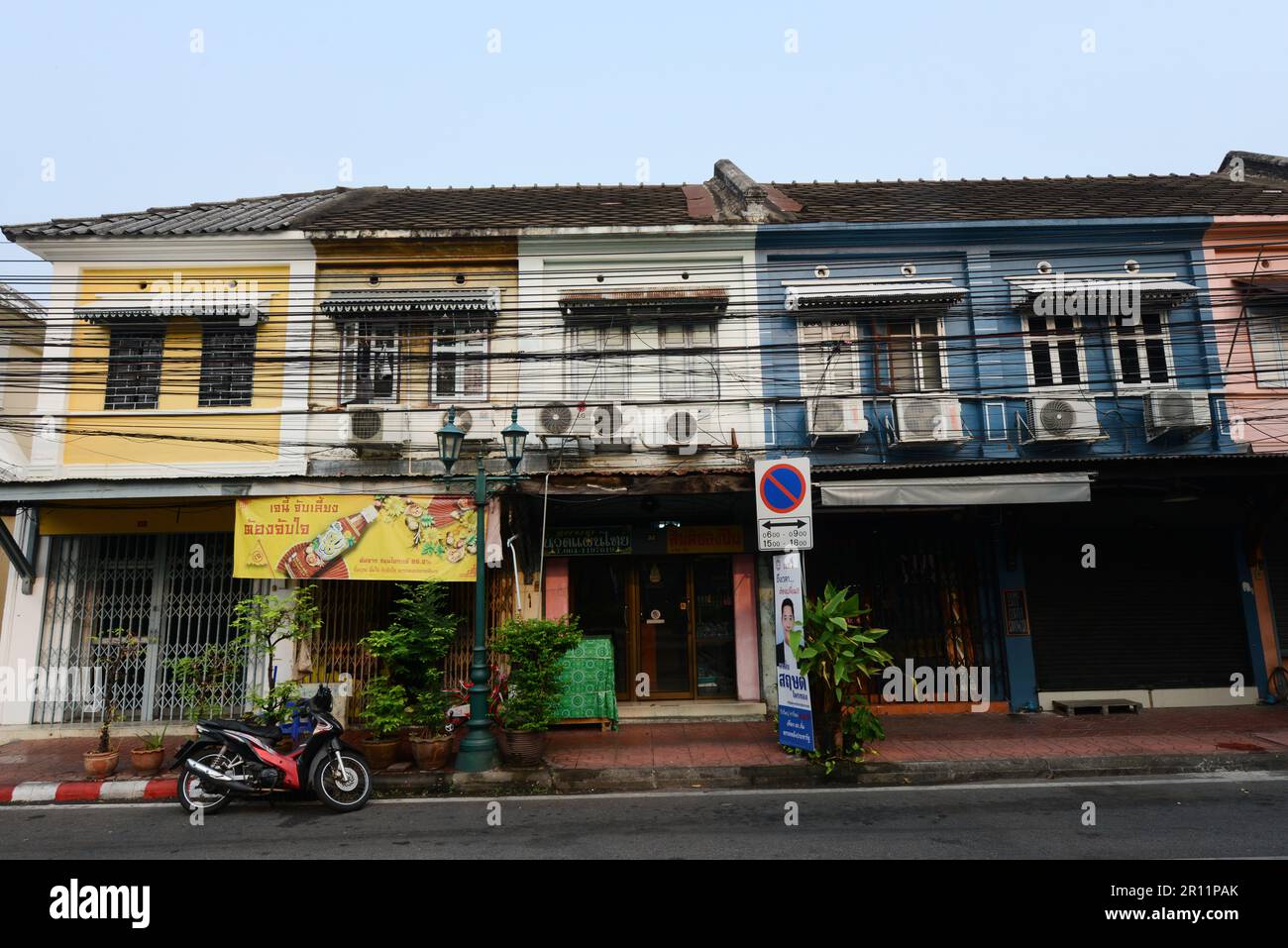 Wunderschöne alte Gebäude auf der Insel Rattanakosin in Bangkok, Thailand. Stockfoto