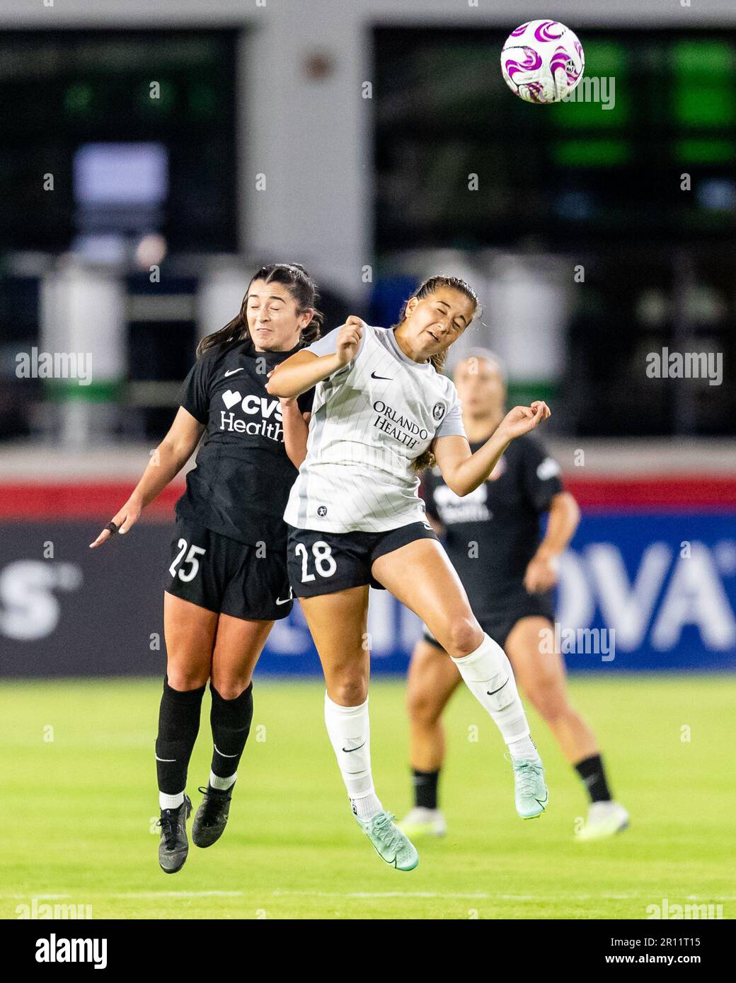 10. Mai 2023, Washington, District of Columbia, USA: MARISSA SHEVA (25) des Washington Spirit und SUMMER YATES (28) der Orlando Pride-Schlacht um den Ball während eines UKG NWSL Challenge Cup-Spiels auf dem Audi Field. (Kreditbild: © Robert Blakley/ZUMA Press Wire) NUR REDAKTIONELLE VERWENDUNG! Nicht für den kommerziellen GEBRAUCH! Stockfoto