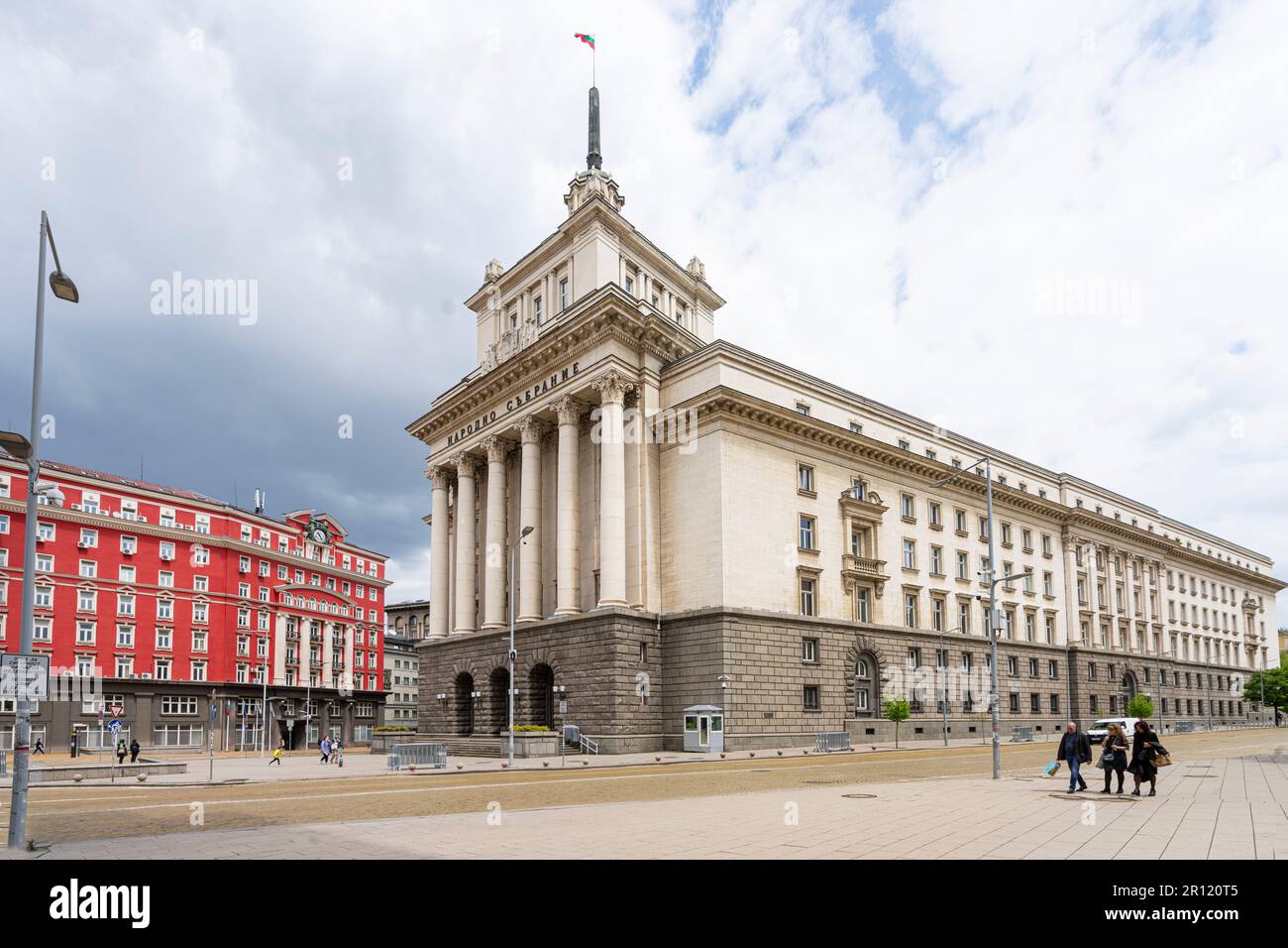 Sofia, Bulgarien. Mai 2023. Außenansicht des Nationalversammlungsgebäudes im Stadtzentrum Stockfoto