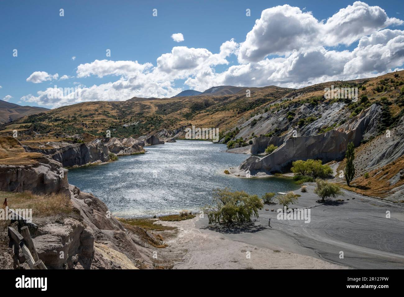 Felsformationen neben dem Blue Lake, St. Bathans, Central Otago, South Island, Neuseeland Stockfoto