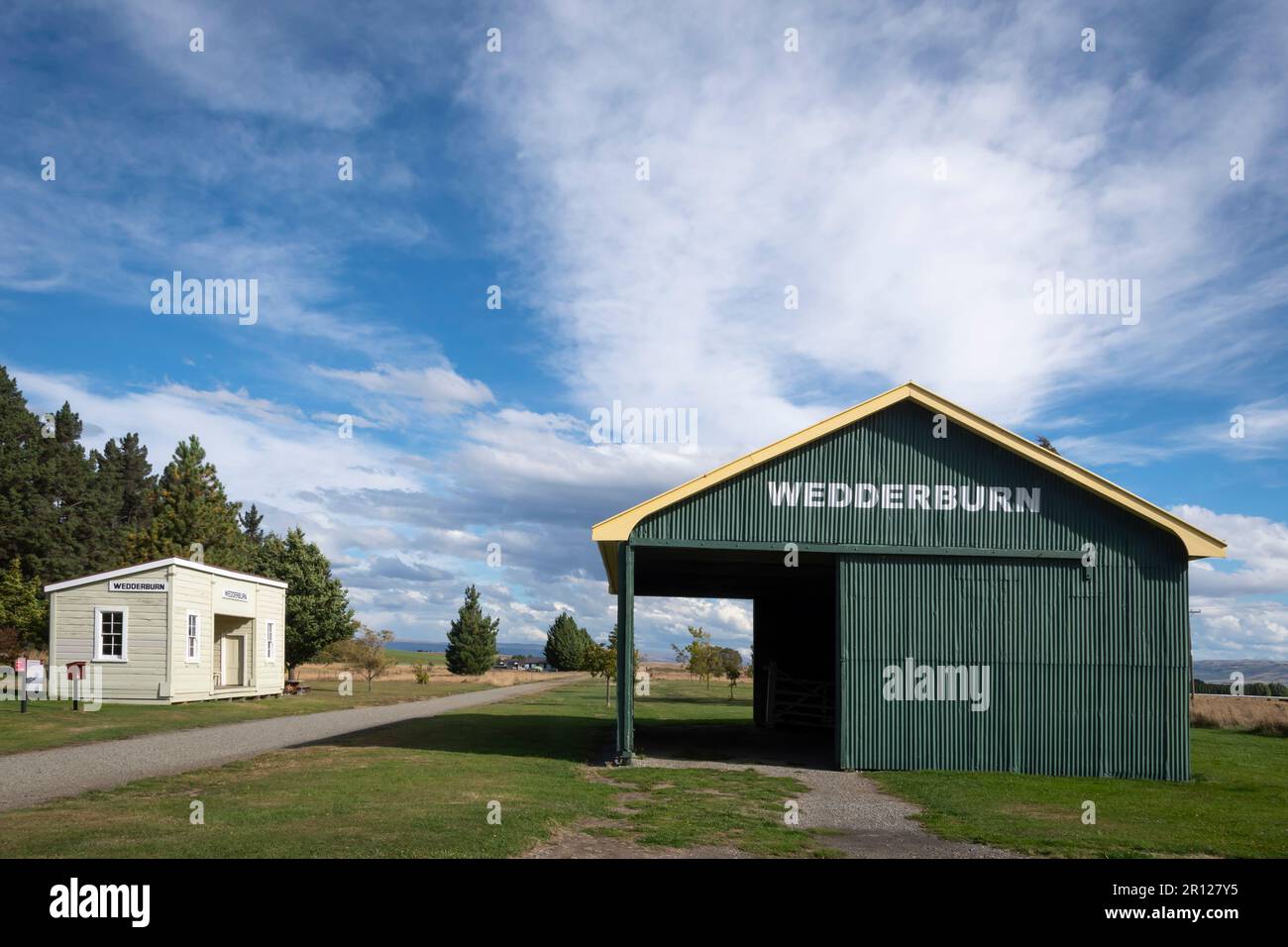 Green Goods Shed und Bahnhof, Wedderburn, Central Otago Rail Trail, South Island, Neuseeland Stockfoto