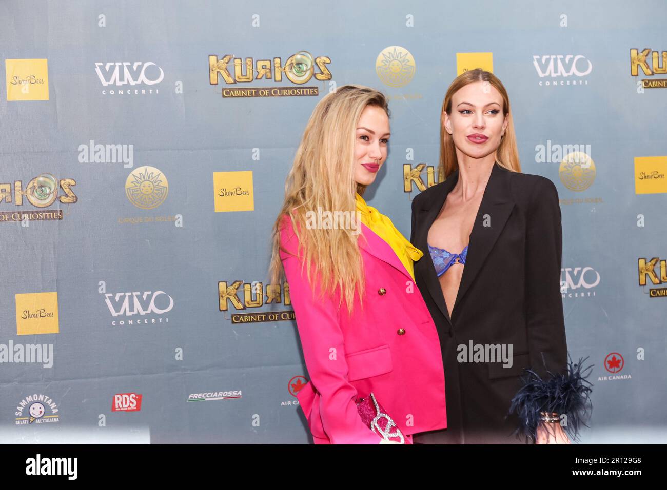 Piazzale Cuoco, Mailand, Italien, 10. Mai 2023, Giada Todesco und Taylor Mega während Premiere "KURIOS - Kuriositätenkabinett" - Nachrichten Stockfoto