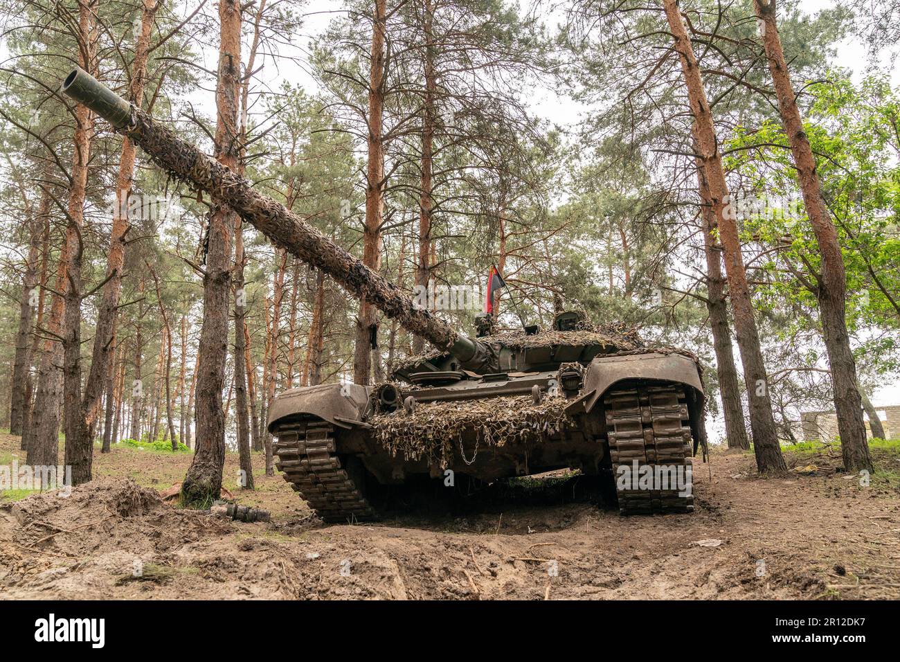 USA. 10. Mai 2023. Wurde am 10. Mai 72 2023 von russischen Streitkräften gefangen genommen und gehört 92. Panzerbrigade an, die sich an einem geheimen Ort in der Nähe des Dorfes Kivschariwka der ukrainischen Region Charkiv für die Front bereitete. Die Brigade verwendet meist alte sowjetische Panzer T-64, aber sie haben und benutzten modernere russische Panzer T-72. (Foto: Lev Radin/Sipa USA) Guthaben: SIPA USA/Alamy Live News Stockfoto