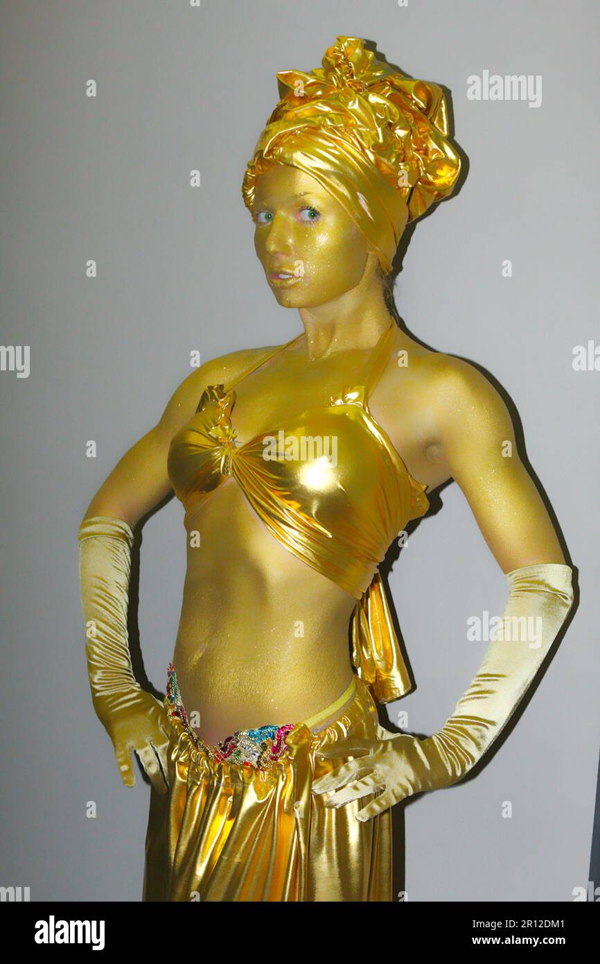 Menschliche Statue Bodyart - Goldene Frau Stockfoto