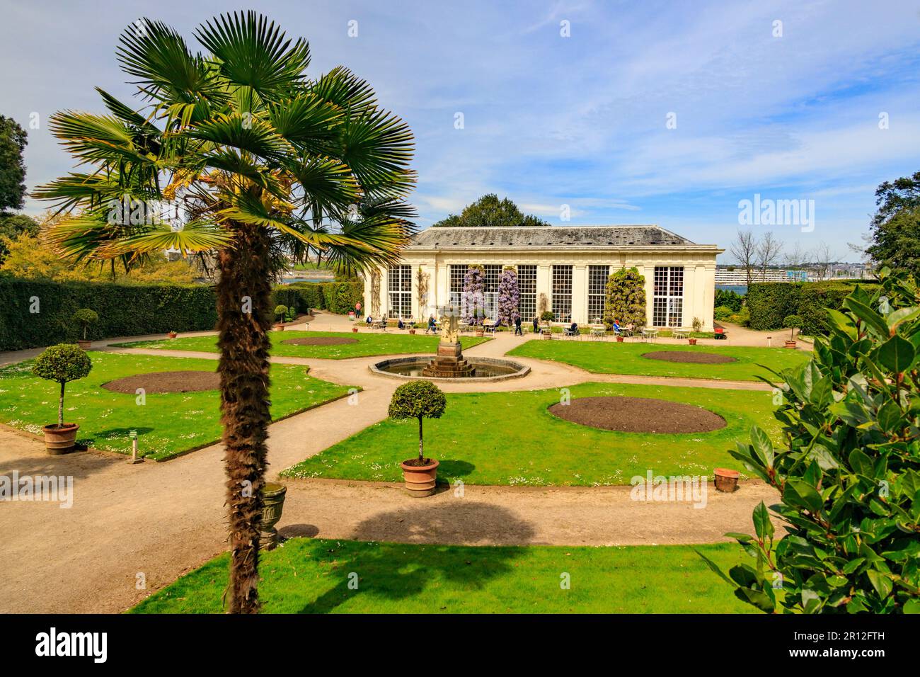 Die Orangerie, heute ein Café, im italienischen Garten im Mount Edgcumbe Country Park, Cornwall, England, Großbritannien Stockfoto