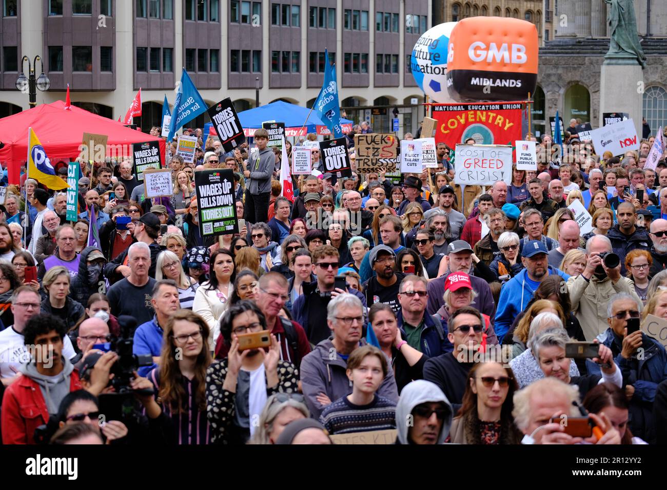 Victoria Square, Birmingham. 2. Okt. 2022. Großbritannien ist gebrochen / genug ist genug Protest bei der Konservativen Partei Konf. Credit Mark Lear/Alamy Live News Stockfoto