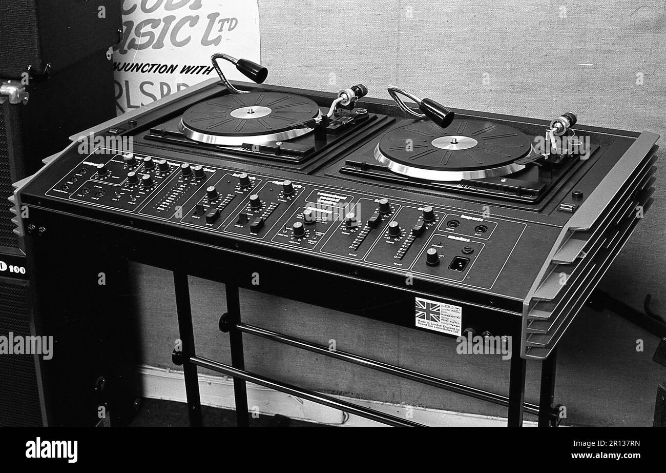 Sound-Out, DJ, Disco-Konsole, Doppeldecks, Stereo, integriert, Verstärker, Diskothek, mobile Disco, Archiv, ca. 1980er, Foto von BaxWalker Stockfoto