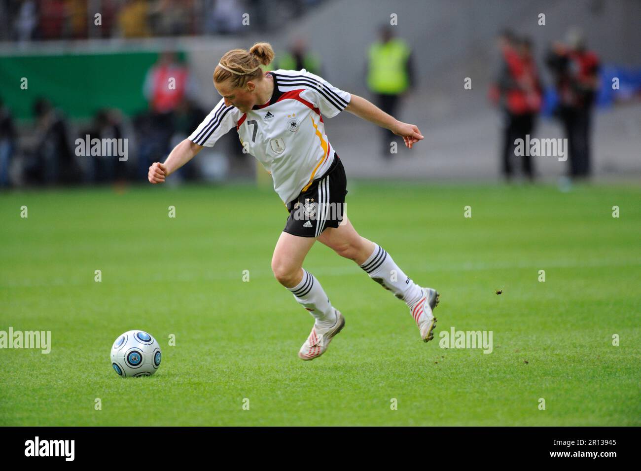 Melanie Behringer, Aktion. Fußball Frauen Länderspiel Deutschland - Brasilien 1:1, 22.4.2009 in Frankfurt. Stockfoto