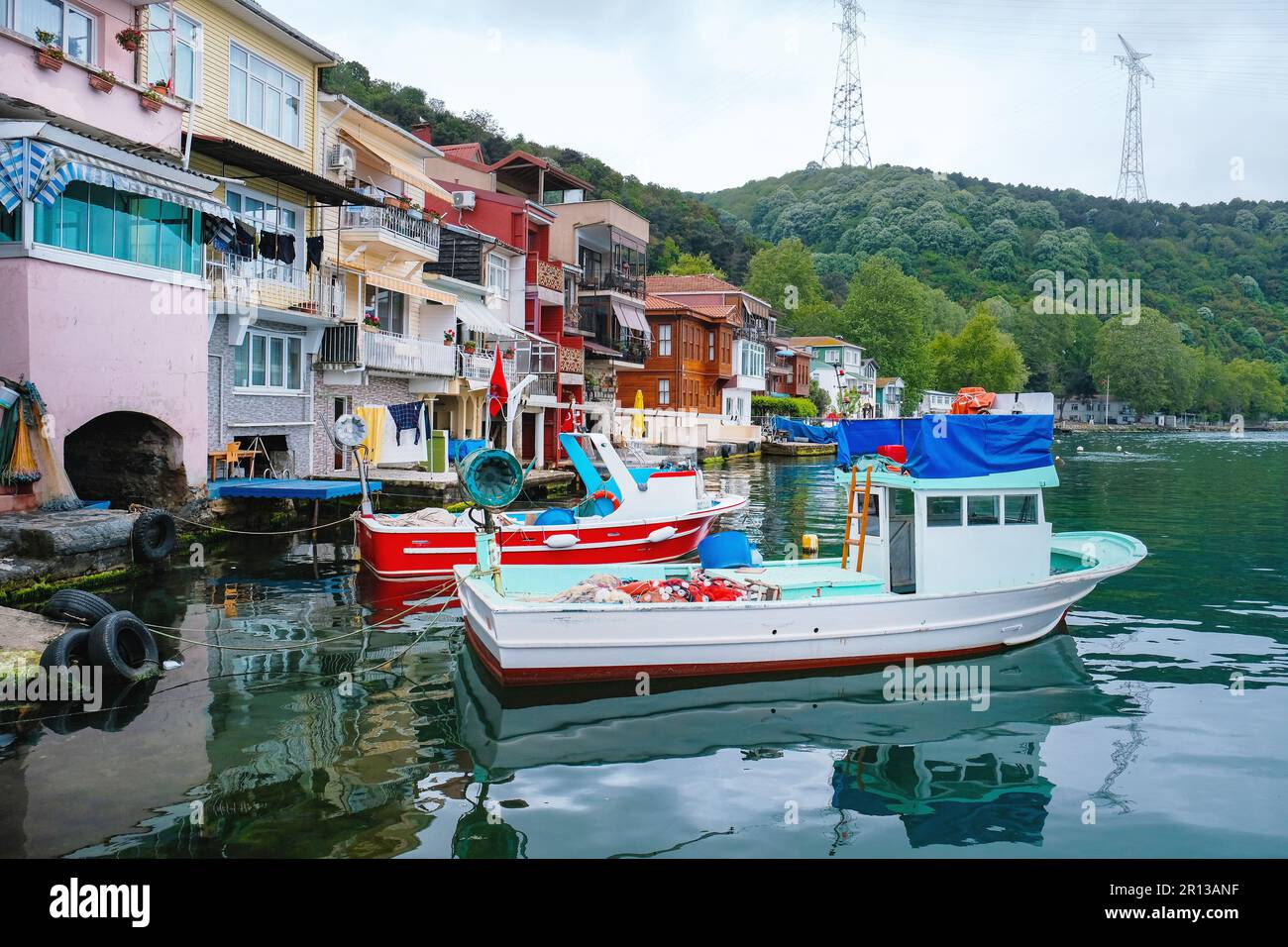 Malerischer Blick und ruhige Landschaft des Dorfes Anadolu Kavagi am nördlichen Ende des Bosporus im Stadtteil Beykoz von Istanbul, Türkei. Stockfoto