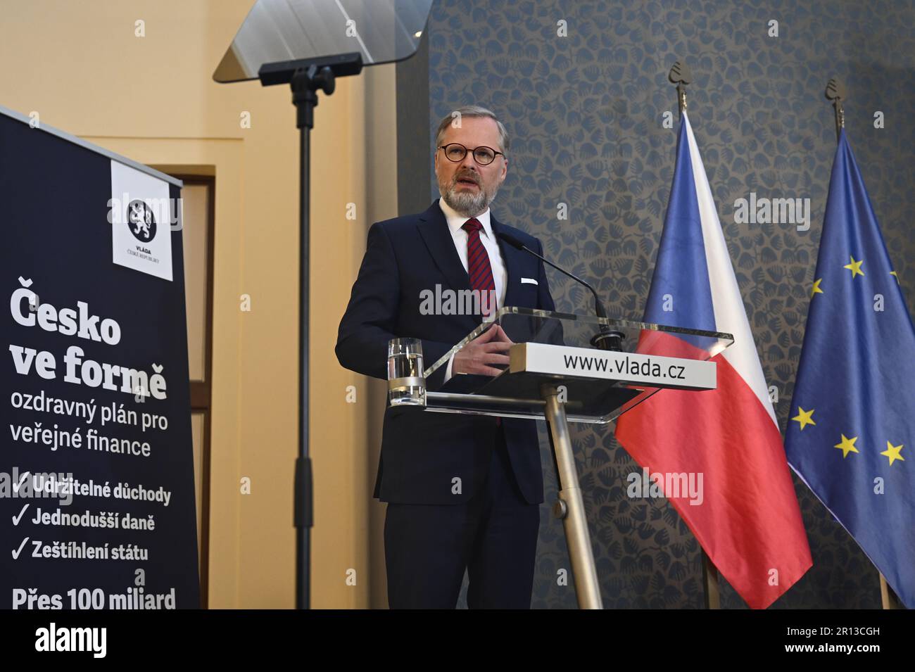 Prag, Tschechische Republik. 11. Mai 2023. Der tschechische Premierminister Petr Fiala (Bürgerdemokraten, ODS) erklärte im Allgemeinen, dass die Rentenreform auf der Änderung der Berechnung des Rentenalters beruhe. Und Änderungen der Rentenindexierung und der Regeln für die Vorruhestandsregelung auf einer Pressekonferenz der Regierung, auf der die Reformänderungen eingeführt wurden, um die Verschuldung des Rentensystems abzufedern und seine Nachhaltigkeit zu gewährleisten, am 11. Mai 2023 in Prag, Tschechische Republik. Kredit: Ondrej Deml/CTK Photo/Alamy Live News Stockfoto
