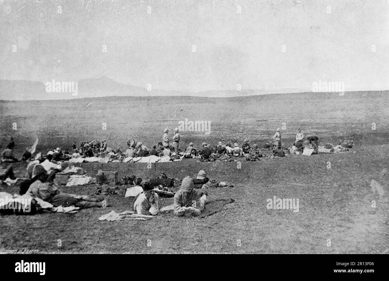 Der Burenkrieg, auch bekannt als der zweite Burenkrieg, der südafrikanische Krieg und der Anglo-Boer-Krieg. Dieses Bild zeigt das Schlachtfeld von Dundee: Bivouac der 2. Royal Dublin Fusiliers. Originalfoto von ‚Navy and Army‘, c1899 Stockfoto