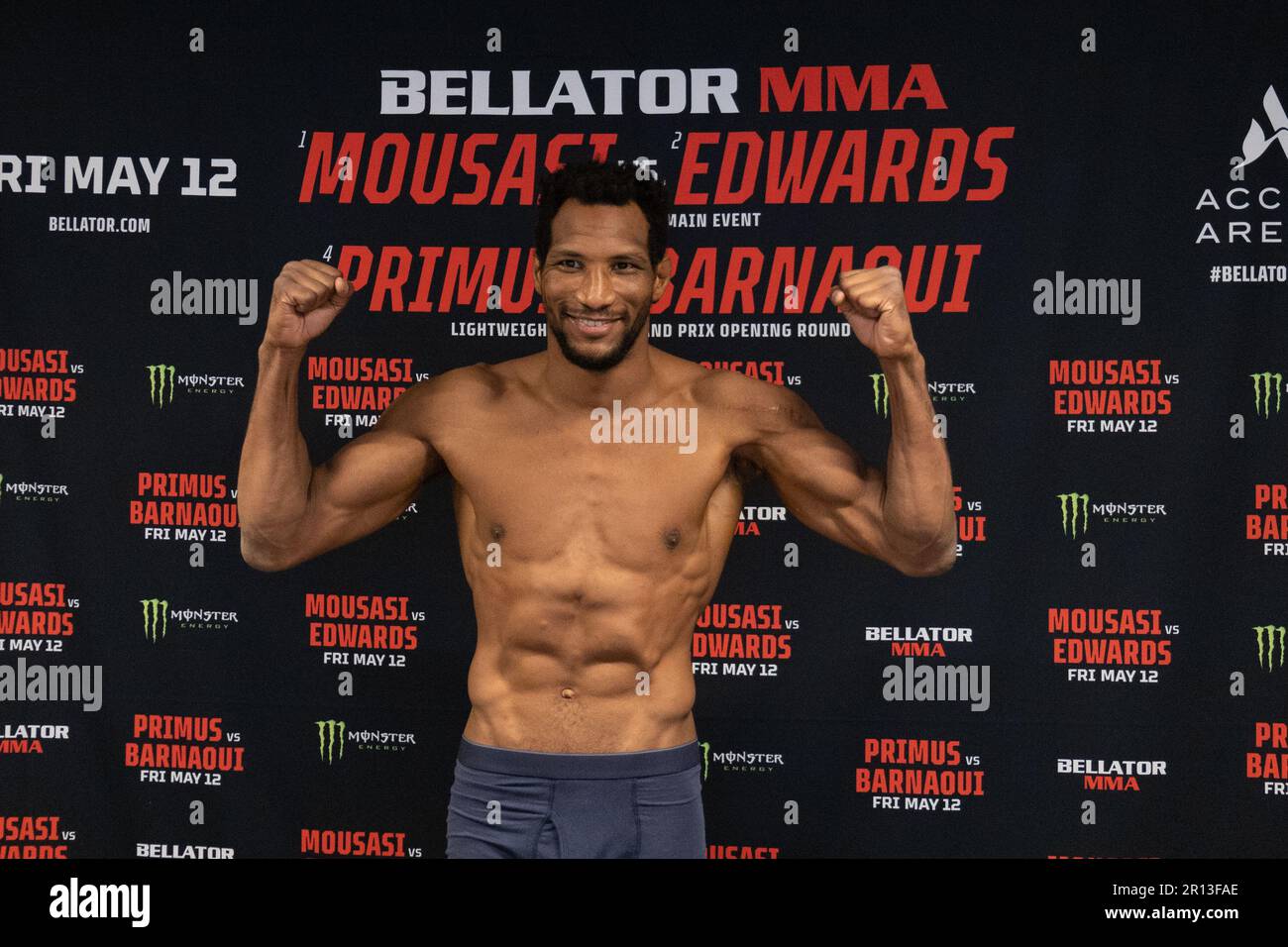 11. Mai 2023, Paris, Paris/Frankreich, Frankreich: PARIS, FRANKREICH - 11. MAI: Mansour Barnaoui tritt am 11. Mai 2023 in Paris auf die Waage für die offiziellen Gewichte des Bellator 296 in der Accor Arena Lounge. (Kreditbild: © Jose Prestes/PX Imagens via ZUMA Press Wire) NUR REDAKTIONELLE VERWENDUNG! Nicht für den kommerziellen GEBRAUCH! Stockfoto