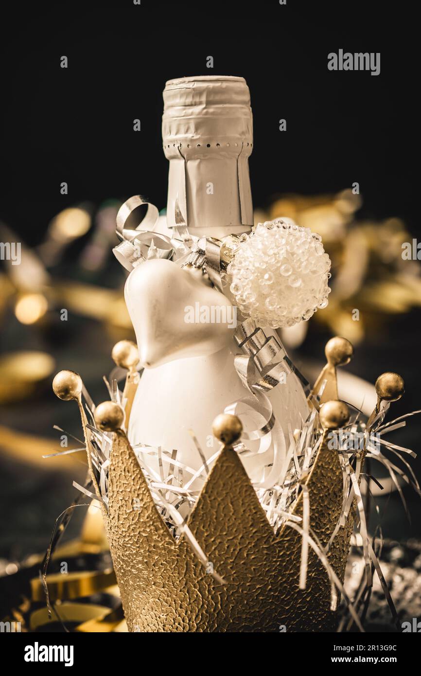 Sektflasche alles gute zum geburtstag -Fotos und -Bildmaterial in hoher Auflösung – Alamy