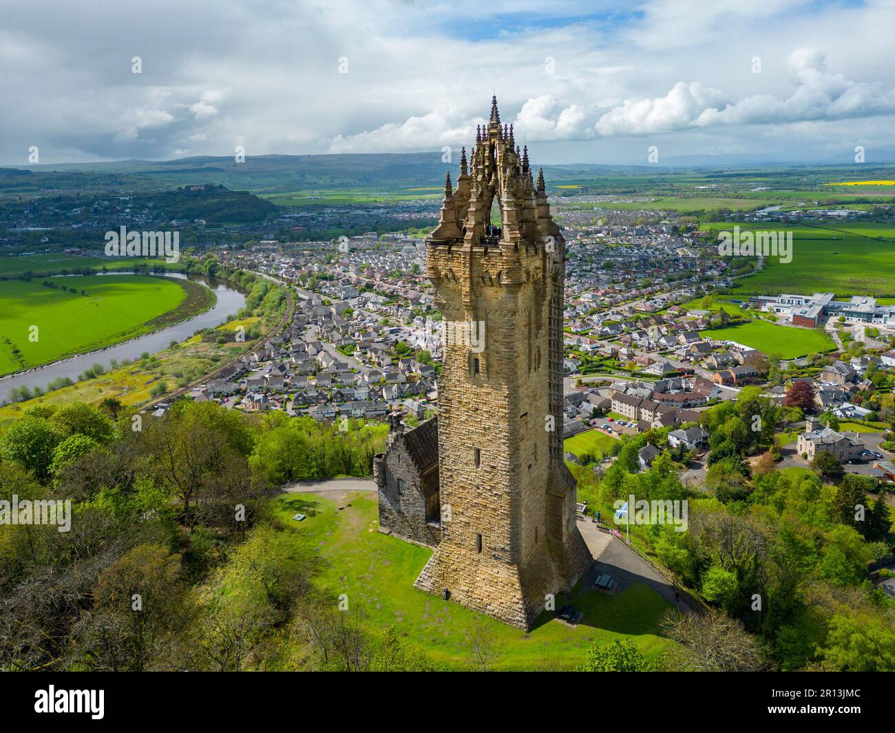 Das National Wallace Monument in Stirling, Schottland, Großbritannien, aus der Vogelperspektive Stockfoto
