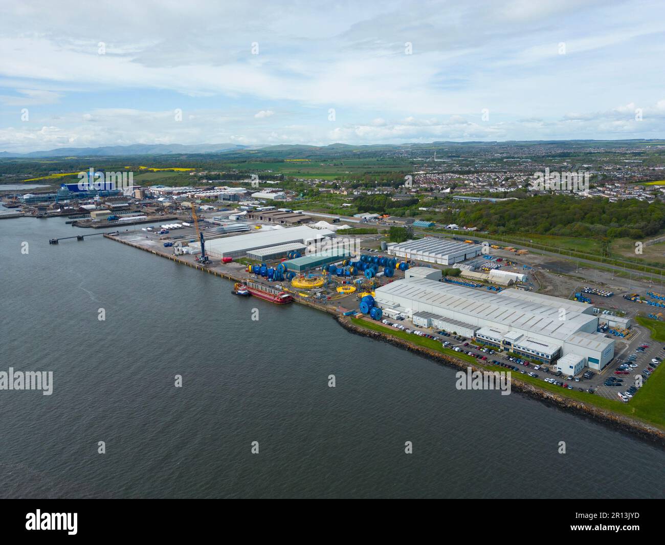 Luftaufnahme von Rosyth Dockyard und Hafen in Fife, Schottland, Großbritannien Stockfoto