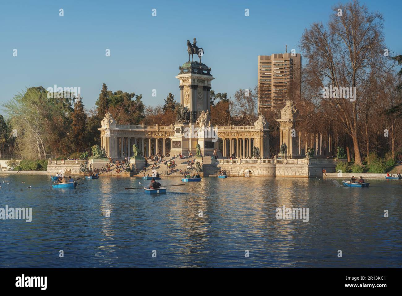Retiro-Park-See und Denkmal für Alfonso XII - Madrid, Spanien Stockfoto