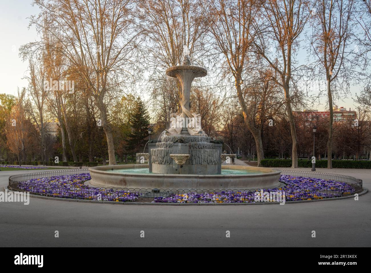 Galapagos-Brunnen (Fuente de los Galapagos) im Retiro-Park - Madrid, Spanien Stockfoto