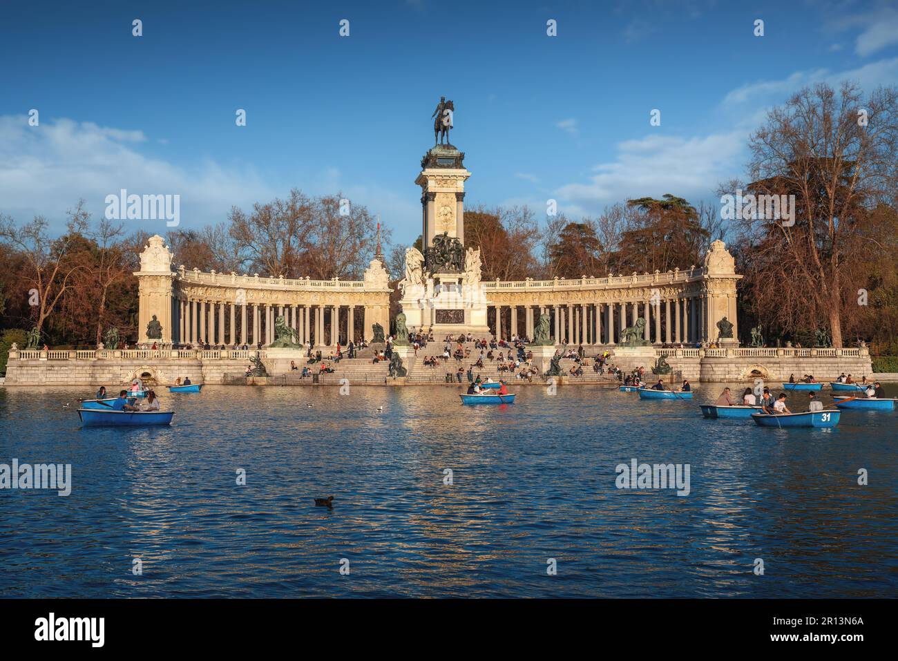 Retiro-Park-See und Denkmal für Alfonso XII - Madrid, Spanien Stockfoto