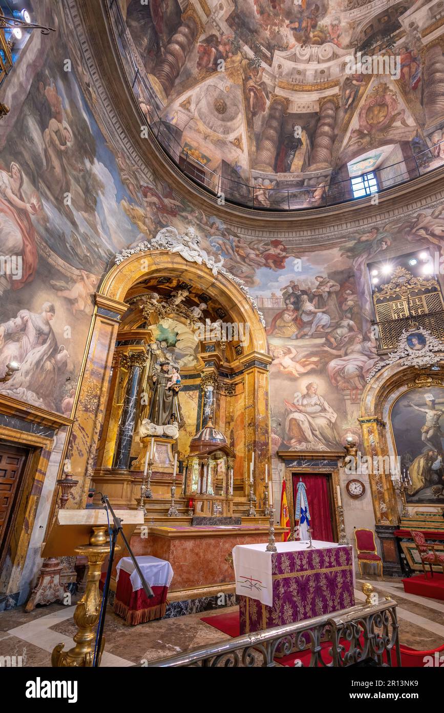 Alter at Church of Saint Anthony of the German (San Antonio de los Alemanes) Interior - Madrid, Spanien Stockfoto