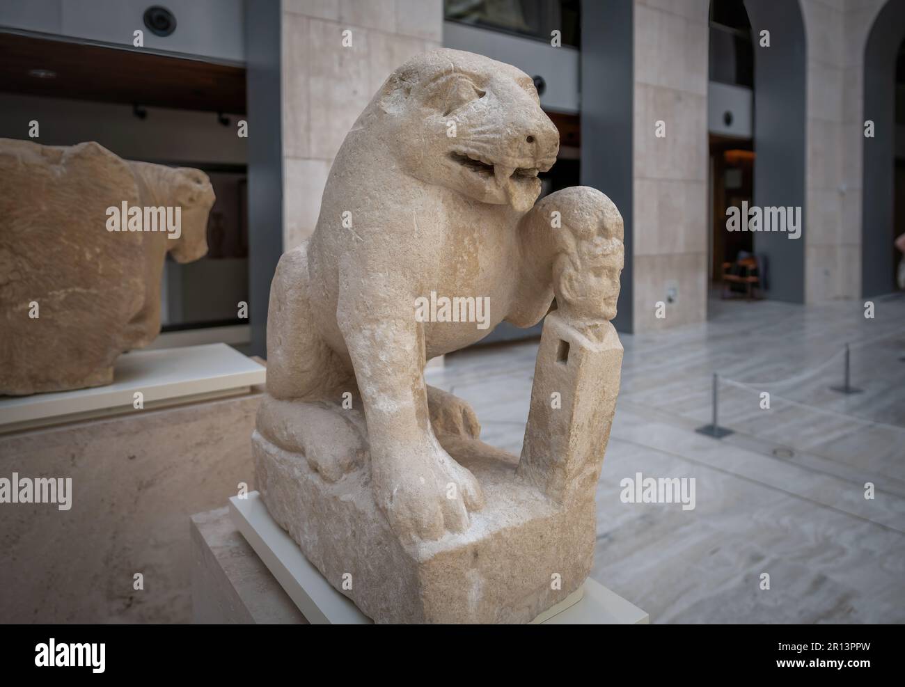 Skulptur „Porcuna-Bär“ im Archäologischen Nationalmuseum in Madrid, Spanien Stockfoto