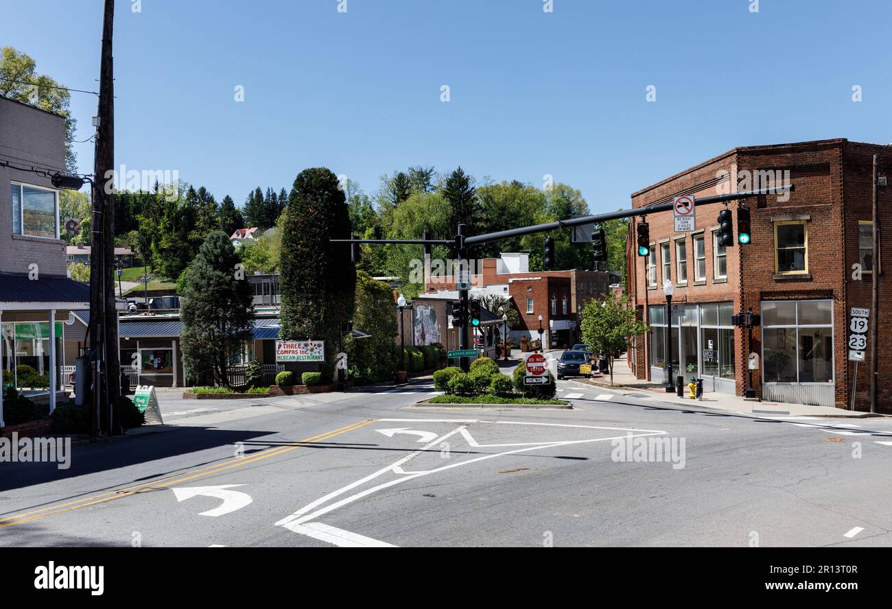 CANTON, NC, USA-4. MAI 2023: Hauptkreuz im Stadtzentrum. Stockfoto